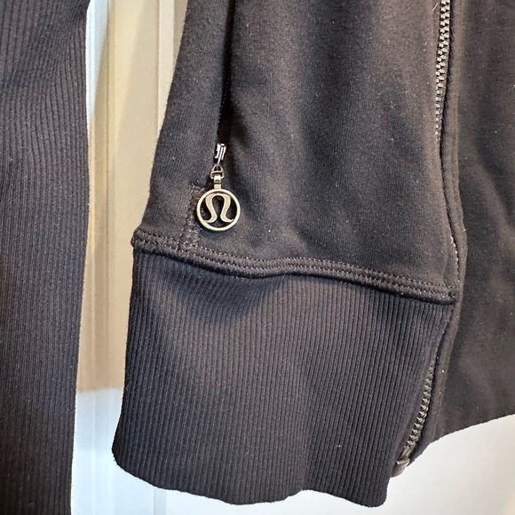 Lululemon Black Bhakti Yoga Jacket in size 6 - Picture 8 of 10